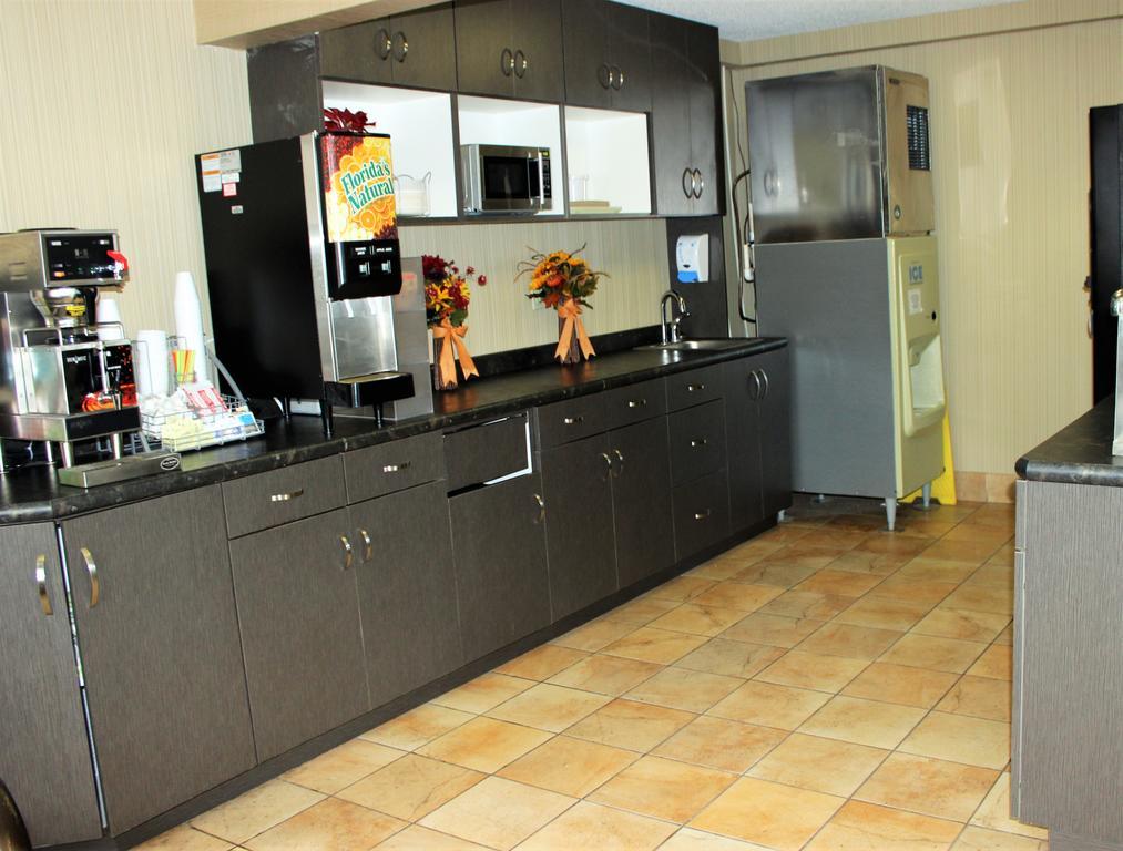 Super 8 By Wyndham Grand Forks Hotel ภายนอก รูปภาพ