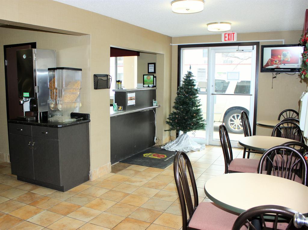 Super 8 By Wyndham Grand Forks Hotel ภายนอก รูปภาพ