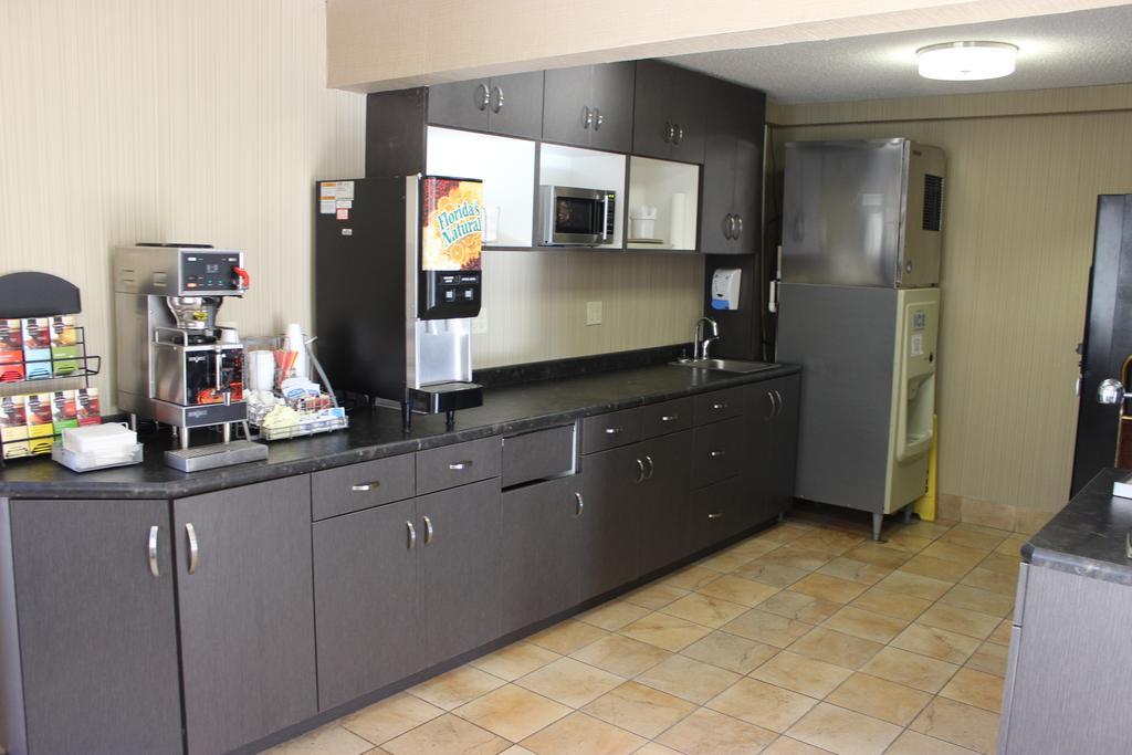 Super 8 By Wyndham Grand Forks Hotel ภายนอก รูปภาพ