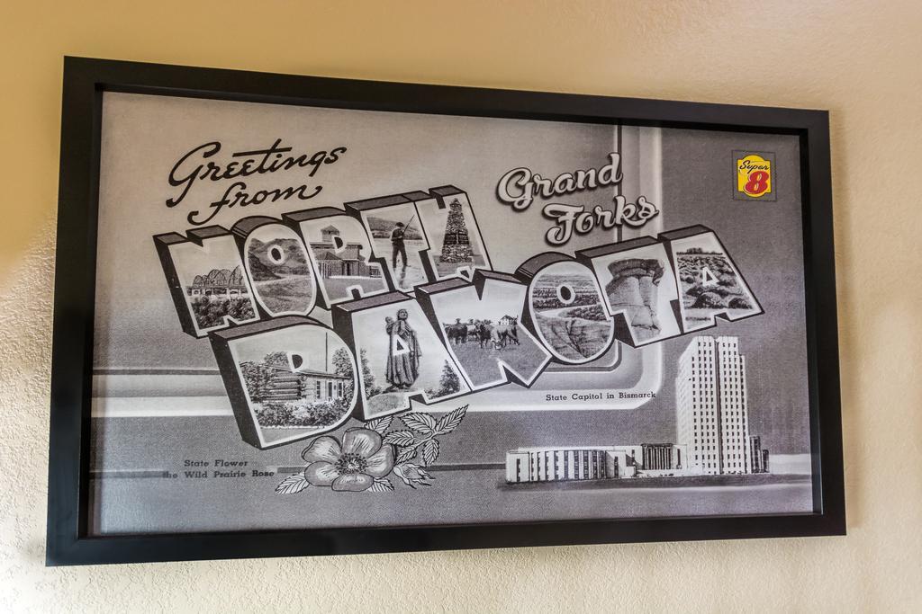 Super 8 By Wyndham Grand Forks Hotel ภายนอก รูปภาพ