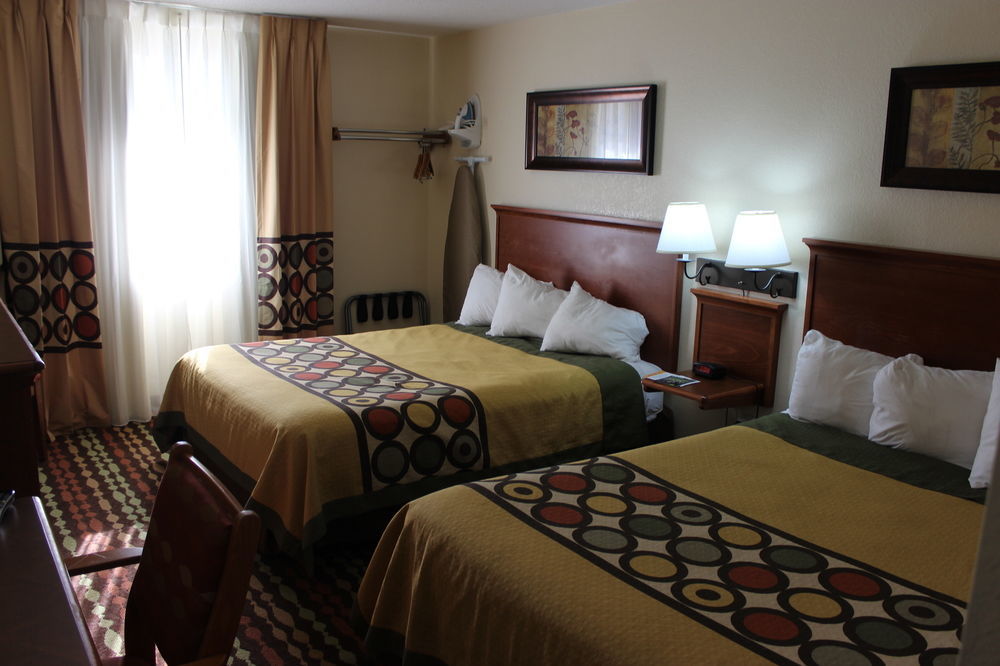 Super 8 By Wyndham Grand Forks Hotel ภายนอก รูปภาพ