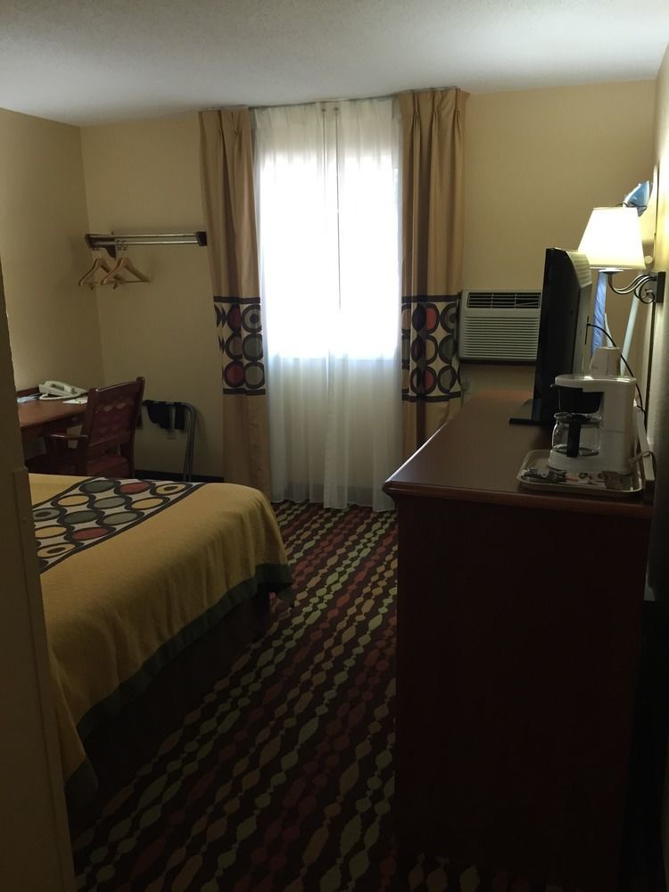 Super 8 By Wyndham Grand Forks Hotel ภายนอก รูปภาพ