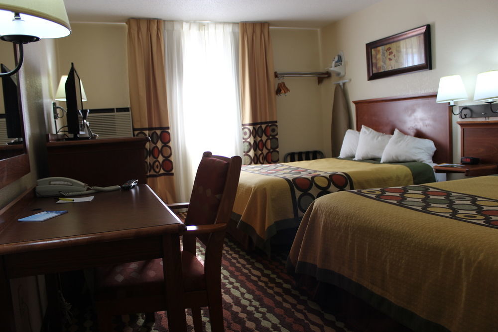 Super 8 By Wyndham Grand Forks Hotel ภายนอก รูปภาพ
