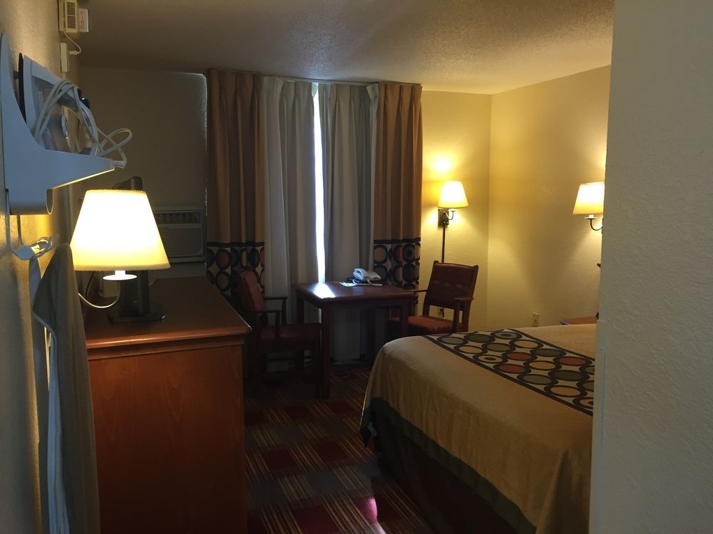Super 8 By Wyndham Grand Forks Hotel ภายนอก รูปภาพ
