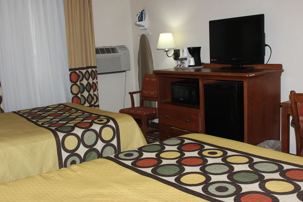 Super 8 By Wyndham Grand Forks Hotel ภายนอก รูปภาพ