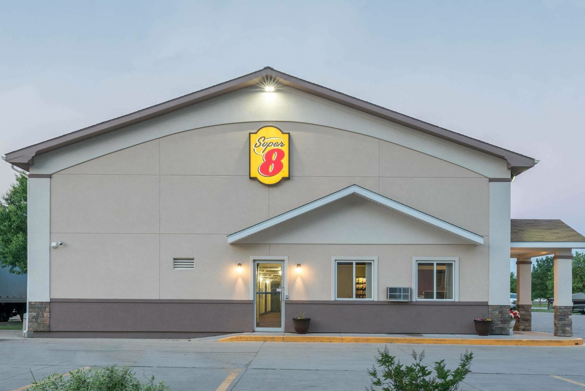 Super 8 By Wyndham Grand Forks Hotel ภายนอก รูปภาพ
