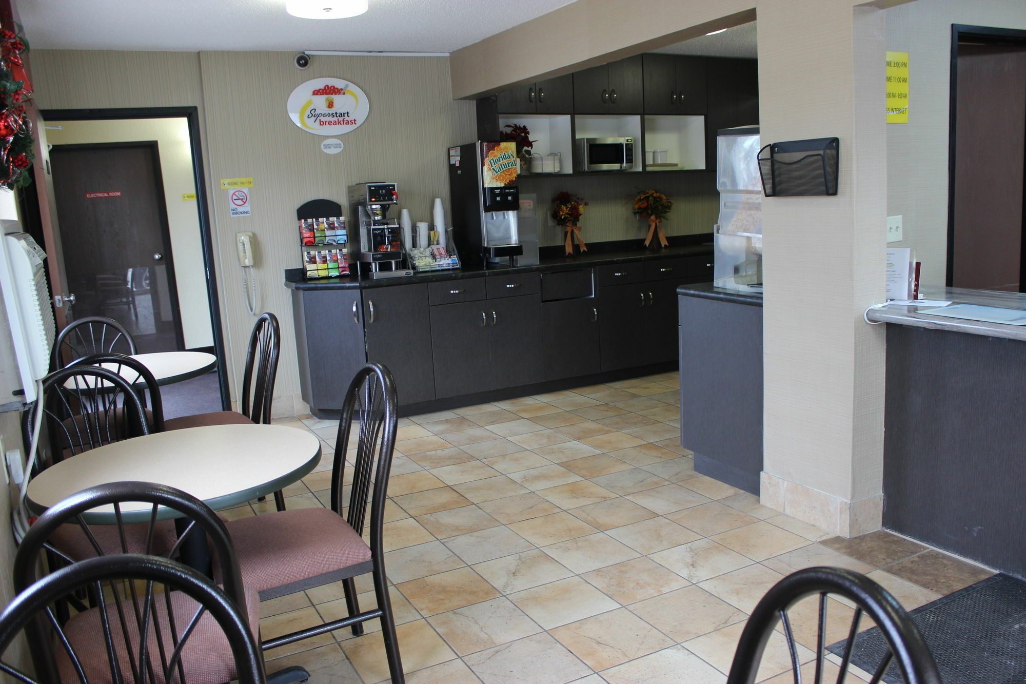 Super 8 By Wyndham Grand Forks Hotel ภายนอก รูปภาพ